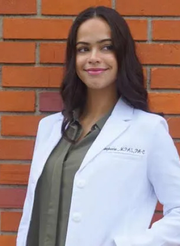 image of  medical professional wearing a Medelita lab coat