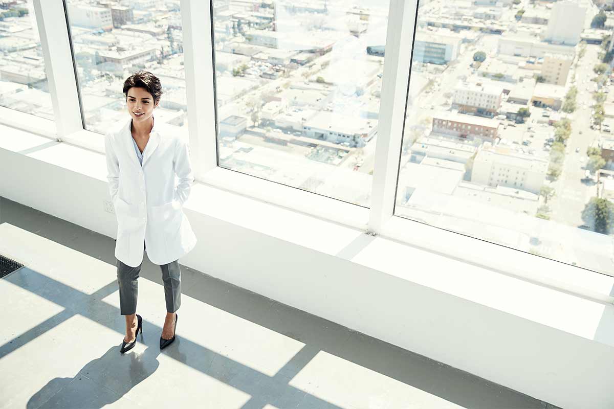 5 BENEFITS TO WEARING YOUR LAB COAT