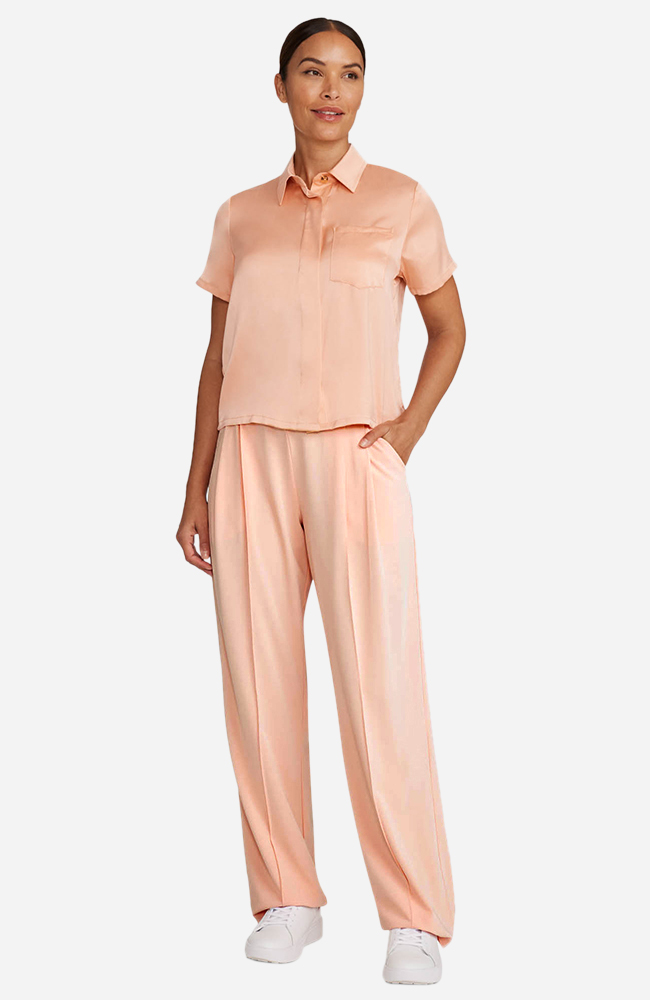 Women&rsquo;s Scrub Set: Cropped Button-Up Top & Pleated Wide Leg Pant, , large