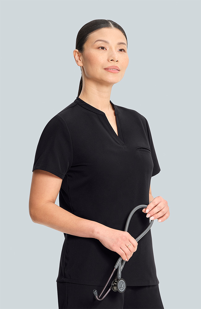 Women's Taiga Welt Pocket Scrub Top, BLK Black | black, large