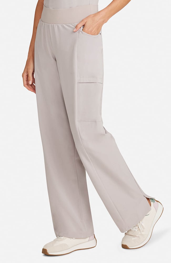 Women's Scrub Set: Taiga Welt Pocket Top & Anemone Straight Leg Pant, WMS Warm Stone | grey, large