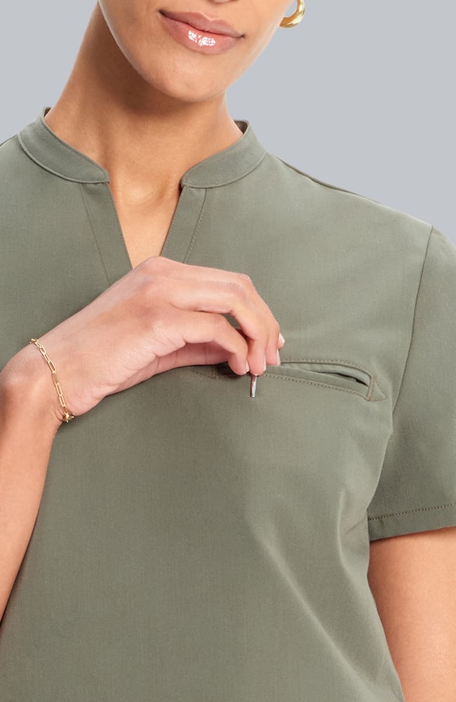 Women's Scrub Set: Taiga Welt Pocket Top & Anemone Straight Leg Pant, OLV Olive | olive, large